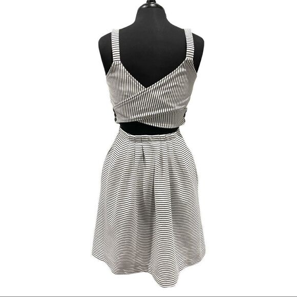 𝅺ANTHROPOLOGIE Postmark Stripe Rolo Crossback Dress Sz M - Picture 7 of 13